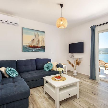 Apartments Morska Vila Комарна Екстер'єр фото