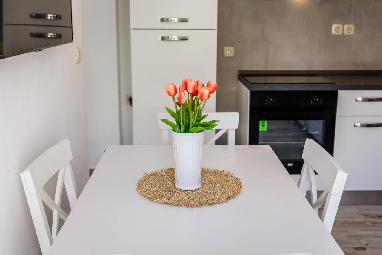Apartments Morska Vila Комарна Екстер'єр фото