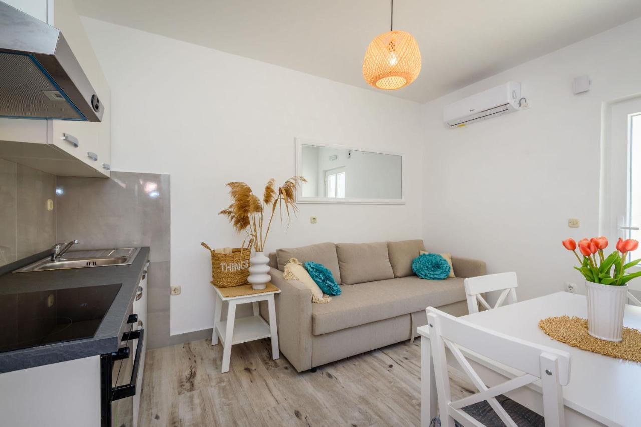 Apartments Morska Vila Комарна Екстер'єр фото