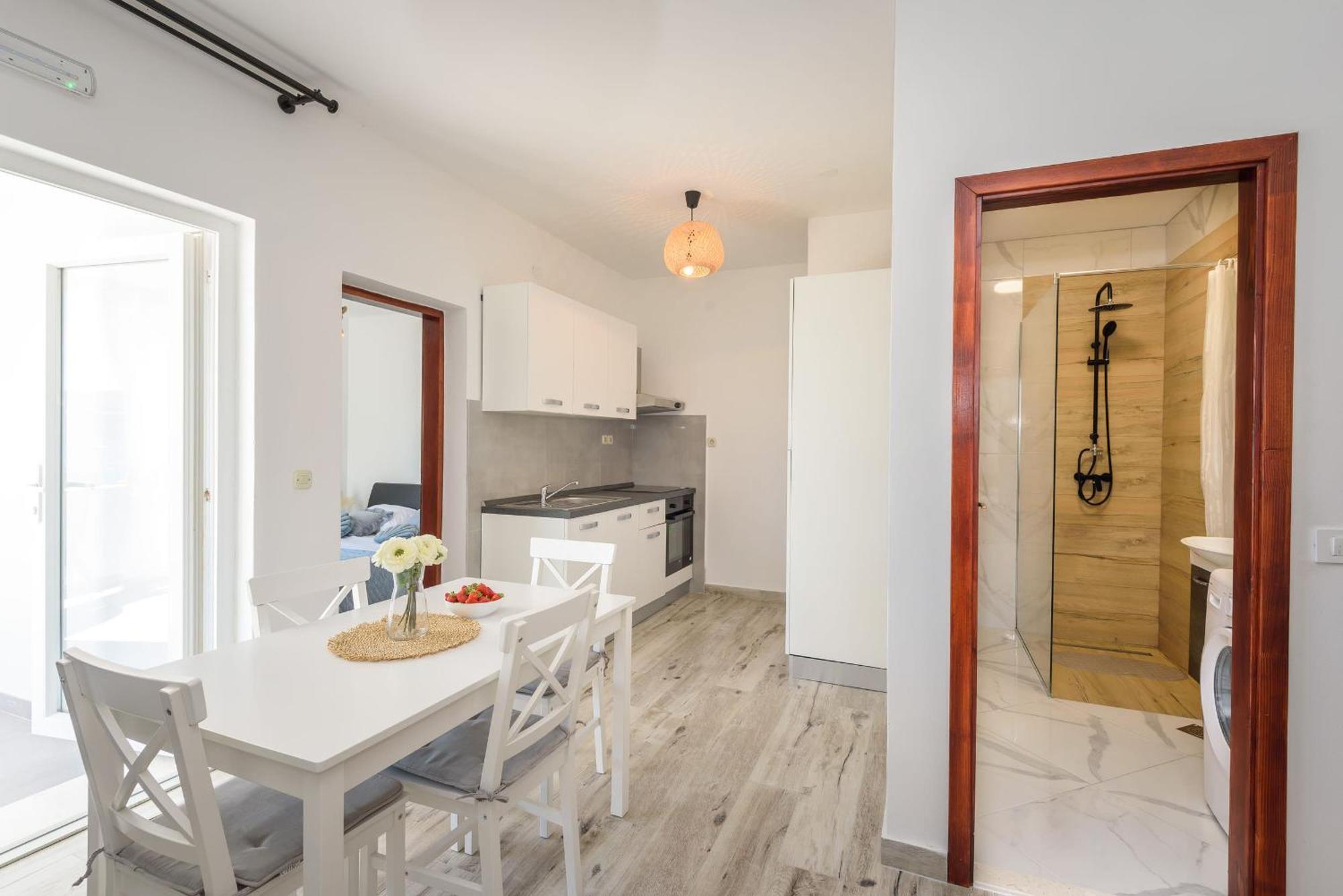 Apartments Morska Vila Комарна Екстер'єр фото