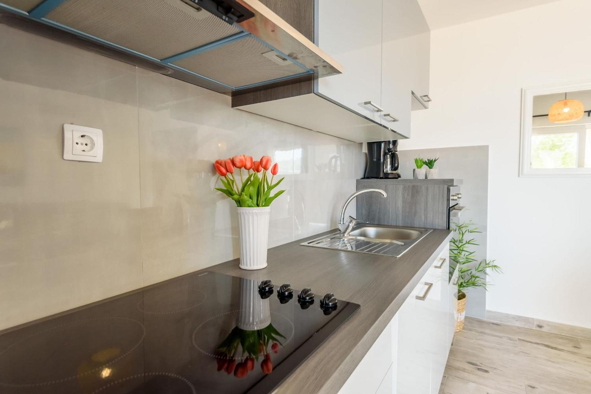 Apartments Morska Vila Комарна Екстер'єр фото